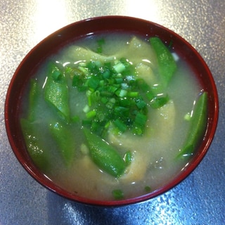 緑がきれい♪モロッコインゲンと油揚げの味噌汁☆